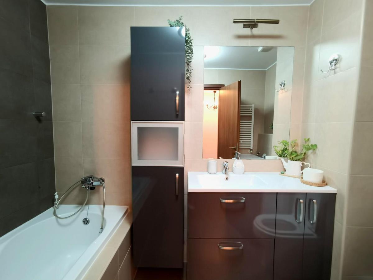 Cosy Boutique 61 Sqm Apartment - Private Parking - Ten Blocks Residence 布加勒斯特 外观 照片
