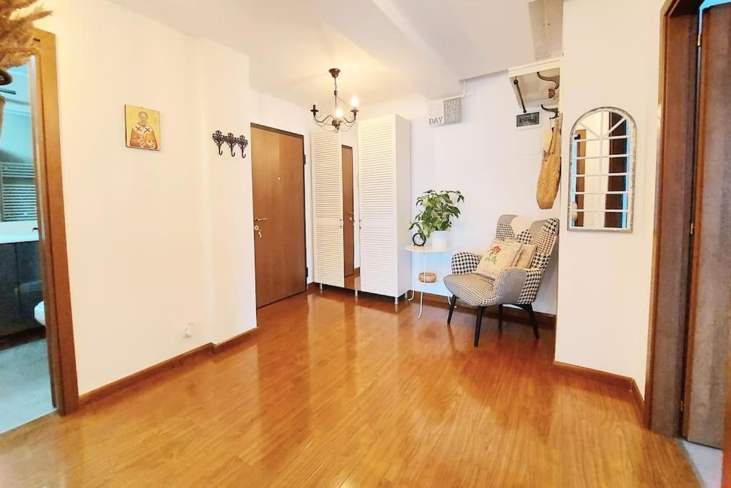 Cosy Boutique 61 Sqm Apartment - Private Parking - Ten Blocks Residence 布加勒斯特 外观 照片