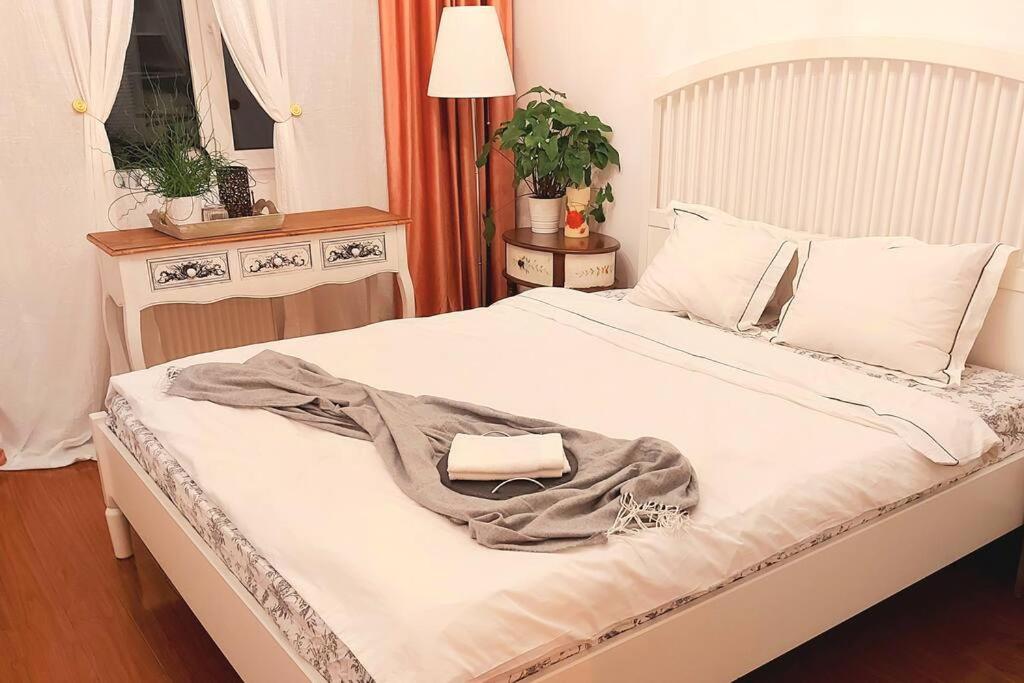 Cosy Boutique 61 Sqm Apartment - Private Parking - Ten Blocks Residence 布加勒斯特 外观 照片