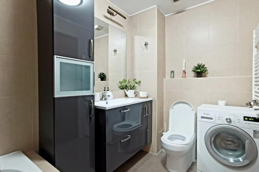 Cosy Boutique 61 Sqm Apartment - Private Parking - Ten Blocks Residence 布加勒斯特 外观 照片