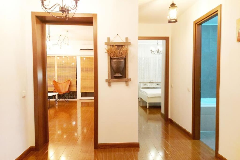 Cosy Boutique 61 Sqm Apartment - Private Parking - Ten Blocks Residence 布加勒斯特 外观 照片